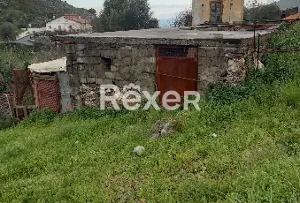 Rexer-Praia-a-Mare-Fabbricato-inagibile-ruderi-ovile-stalla-con-terreno-edificabile-Terrazzo