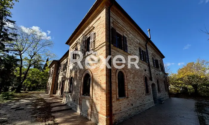 Rexer-Tolentino-Villa-storica-ristrutturata-con-parco-Altro