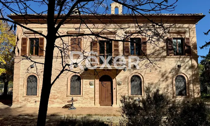 Rexer-Tolentino-Villa-storica-ristrutturata-con-parco-Altro