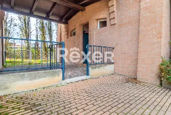 Rexer-Ferrara-Torre-su-quattro-livelli-con-corte-privata-e-box-auto-Altro