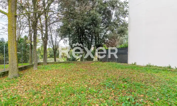 Rexer-Ferrara-Torre-su-quattro-livelli-con-corte-privata-e-box-auto-Altro