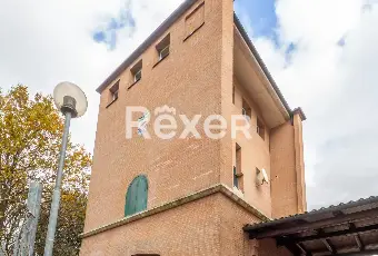 Rexer-Ferrara-Torre-su-quattro-livelli-con-corte-privata-e-box-auto-Altro