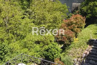 Rexer-Casola-in-Lunigiana-Mulino-del-libero-su-tre-lati-con-appartamentiannesso-Giardino