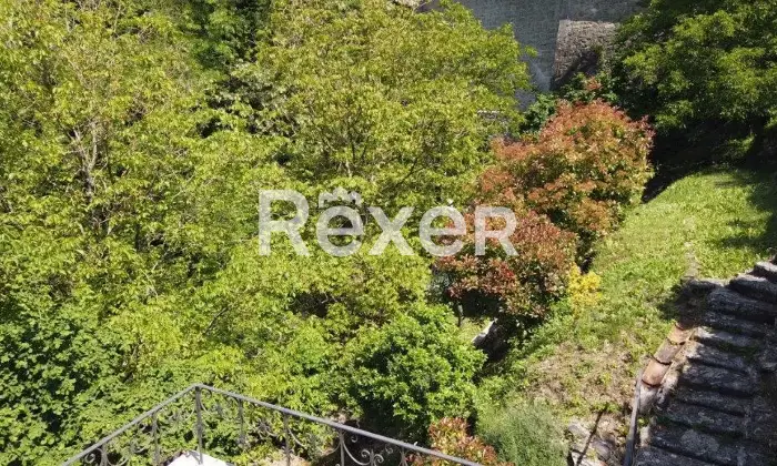 Rexer-Casola-in-Lunigiana-Mulino-del-libero-su-tre-lati-con-appartamentiannesso-Giardino
