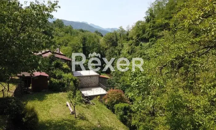 Rexer-Casola-in-Lunigiana-Mulino-del-libero-su-tre-lati-con-appartamentiannesso-Terrazzo