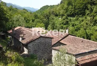 Rexer-Casola-in-Lunigiana-Mulino-del-libero-su-tre-lati-con-appartamentiannesso-Vista-aerea
