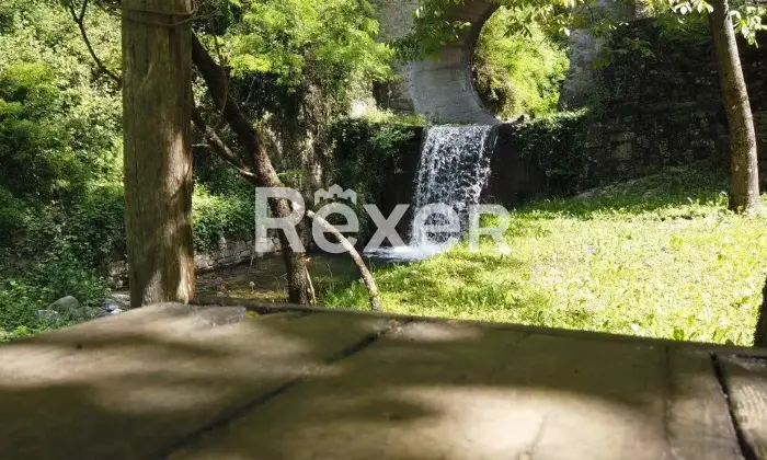 Rexer-Casola-in-Lunigiana-Mulino-del-libero-su-tre-lati-con-appartamentiannesso-Giardino