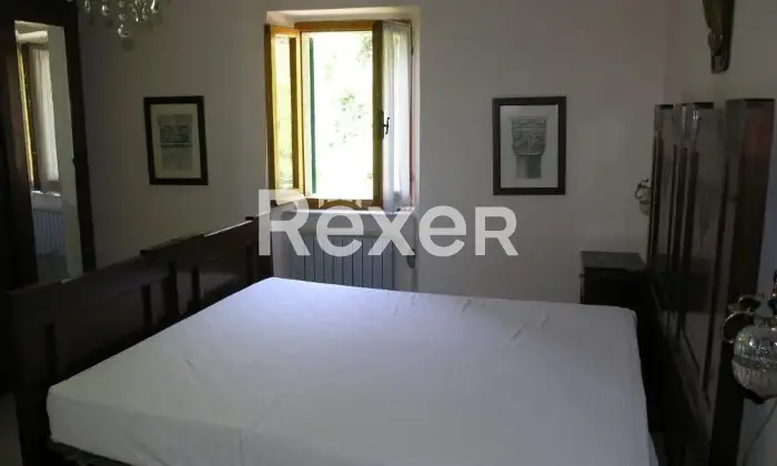 Rexer-Casola-in-Lunigiana-Mulino-del-libero-su-tre-lati-con-appartamentiannesso-CameraDaLetto