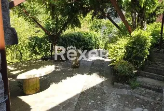 Rexer-Casola-in-Lunigiana-Mulino-del-libero-su-tre-lati-con-appartamentiannesso-Giardino