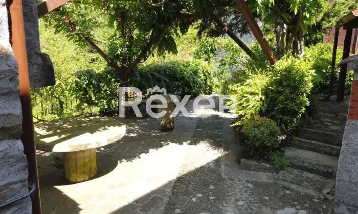 Rexer-Casola-in-Lunigiana-Mulino-del-libero-su-tre-lati-con-appartamentiannesso-Giardino