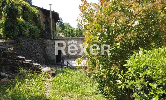 Rexer-Casola-in-Lunigiana-Mulino-del-libero-su-tre-lati-con-appartamentiannesso-Giardino