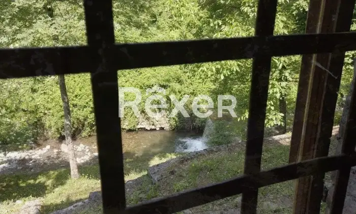 Rexer-Casola-in-Lunigiana-Mulino-del-libero-su-tre-lati-con-appartamentiannesso-Vista