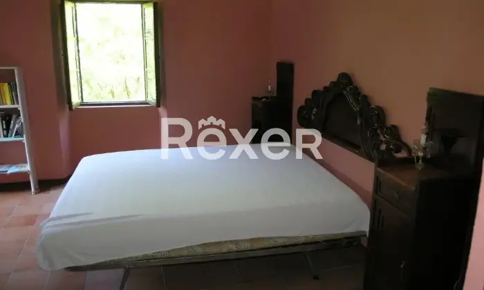 Rexer-Casola-in-Lunigiana-Mulino-del-libero-su-tre-lati-con-appartamentiannesso-Camera-da-letto-matrimoniale