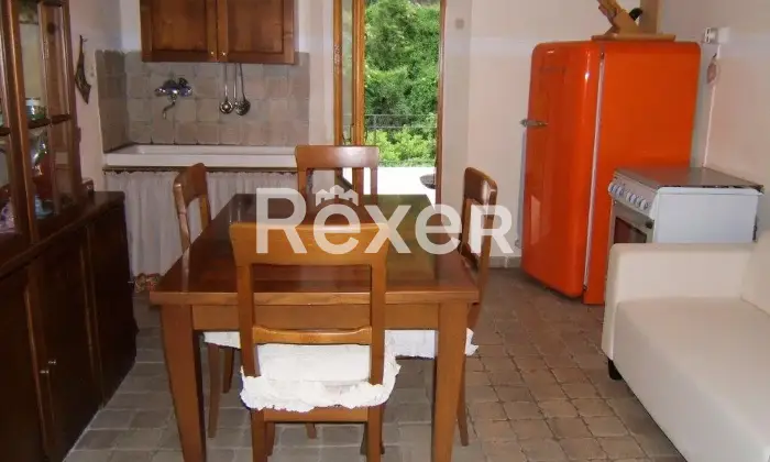 Rexer-Casola-in-Lunigiana-Mulino-del-libero-su-tre-lati-con-appartamentiannesso-Cucina