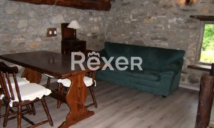 Rexer-Casola-in-Lunigiana-Mulino-del-libero-su-tre-lati-con-appartamentiannesso-Salone