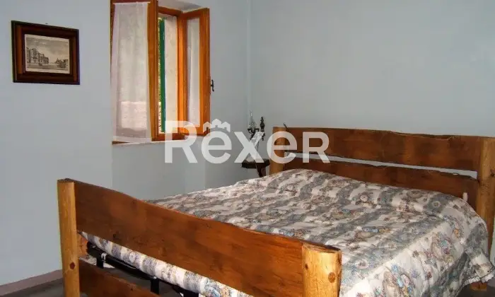 Rexer-Casola-in-Lunigiana-Mulino-del-libero-su-tre-lati-con-appartamentiannesso-CameraDaLetto