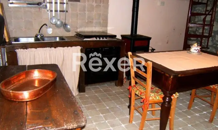 Rexer-Casola-in-Lunigiana-Mulino-del-libero-su-tre-lati-con-appartamentiannesso-Cucina