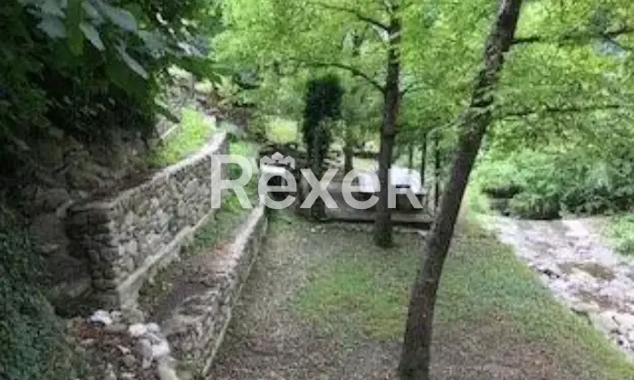 Rexer-Casola-in-Lunigiana-Mulino-del-libero-su-tre-lati-con-appartamentiannesso-Giardino