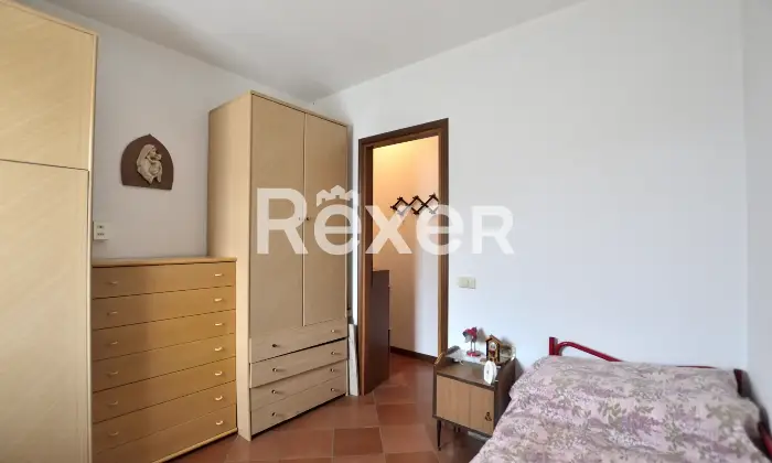 Rexer-Clusone-Trilocale-con-balcone-cantina-e-box-auto-Altro