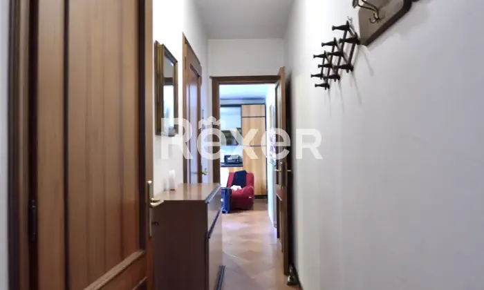 Rexer-Clusone-Trilocale-con-balcone-cantina-e-box-auto-Altro