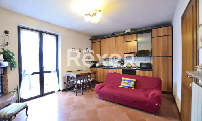 Rexer-Clusone-Trilocale-con-balcone-cantina-e-box-auto-Altro