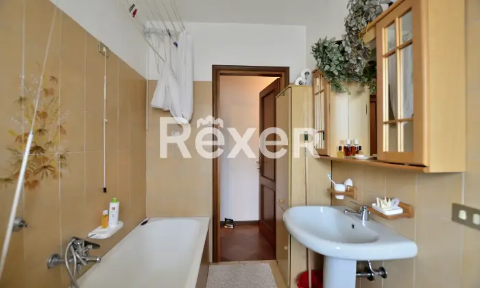 Rexer-Clusone-Trilocale-con-balcone-cantina-e-box-auto-Altro