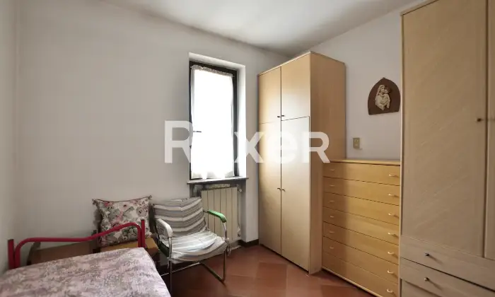 Rexer-Clusone-Trilocale-con-balcone-cantina-e-box-auto-Altro