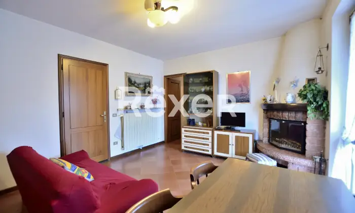 Rexer-Clusone-Trilocale-con-balcone-cantina-e-box-auto-Altro