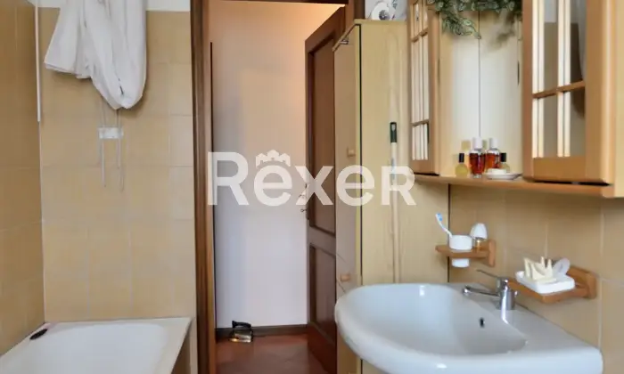 Rexer-Clusone-Trilocale-con-balcone-cantina-e-box-auto-Altro