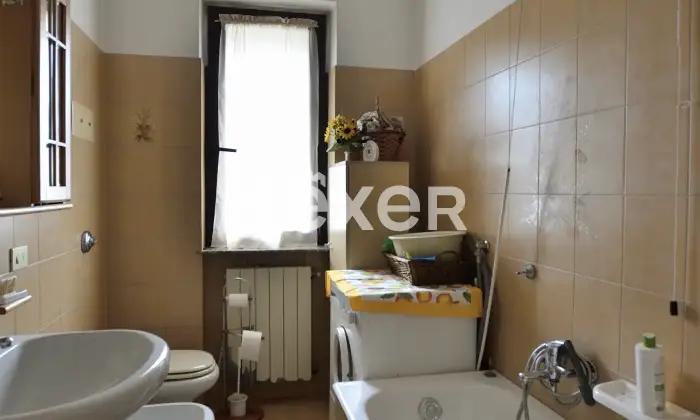 Rexer-Clusone-Trilocale-con-balcone-cantina-e-box-auto-Altro