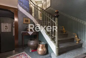 Rexer-Torino-Elegante-Villa-con-giardino-e-terrazzo-Altro