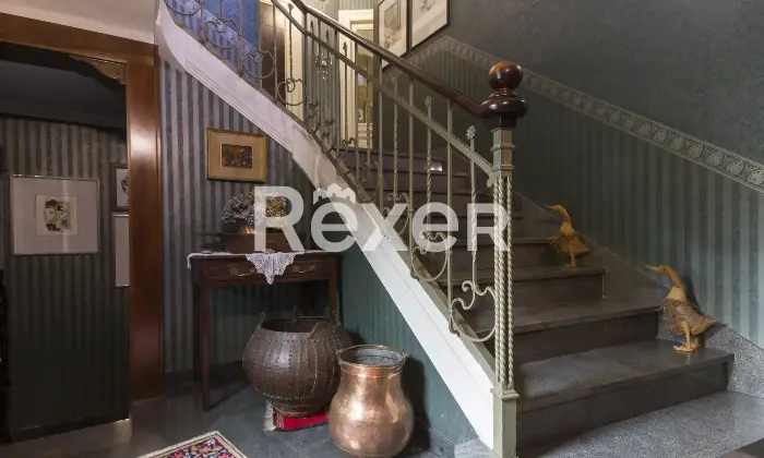 Rexer-Torino-Elegante-Villa-con-giardino-e-terrazzo-Altro