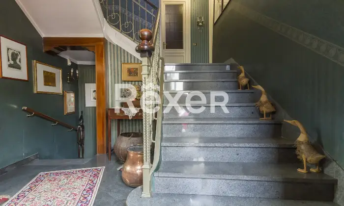 Rexer-Torino-Elegante-Villa-con-giardino-e-terrazzo-Altro