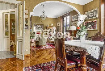 Rexer-Torino-Elegante-Villa-con-giardino-e-terrazzo-Altro