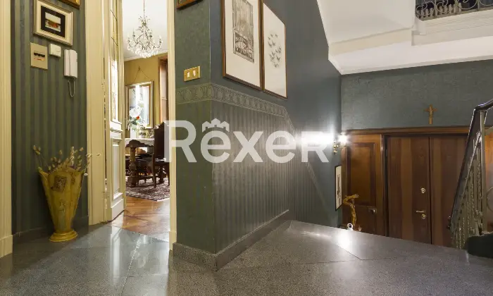 Rexer-Torino-Elegante-Villa-con-giardino-e-terrazzo-Altro