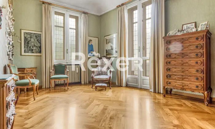 Rexer-Torino-Elegante-Villa-con-giardino-e-terrazzo-Altro