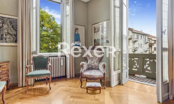 Rexer-Torino-Elegante-Villa-con-giardino-e-terrazzo-Altro