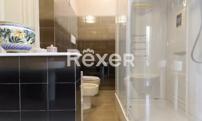 Rexer-Torino-Elegante-Villa-con-giardino-e-terrazzo-Altro