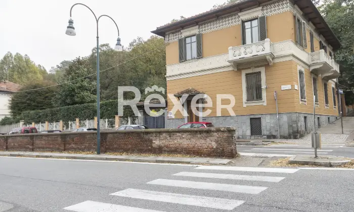 Rexer-Torino-Elegante-Villa-con-giardino-e-terrazzo-Altro