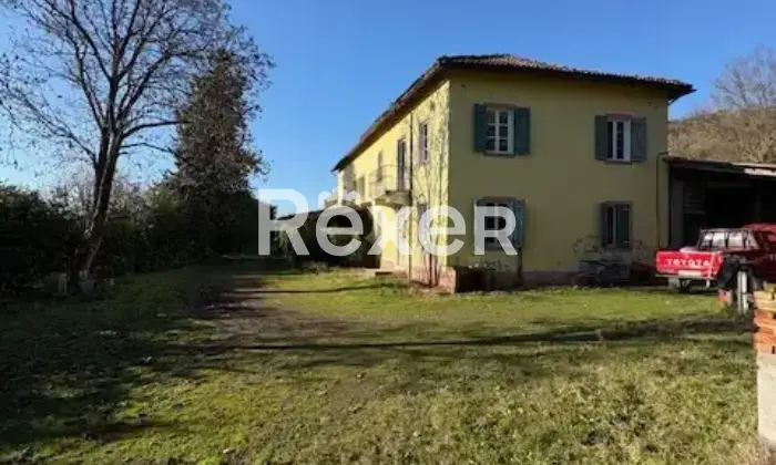 Rexer-Montaldeo-Tenuta-con-casa-padronale-appartamenti-indipendenti-e-ettari-di-terreno-ideale-per-agriturismo-o-residenza-privata-Giardino
