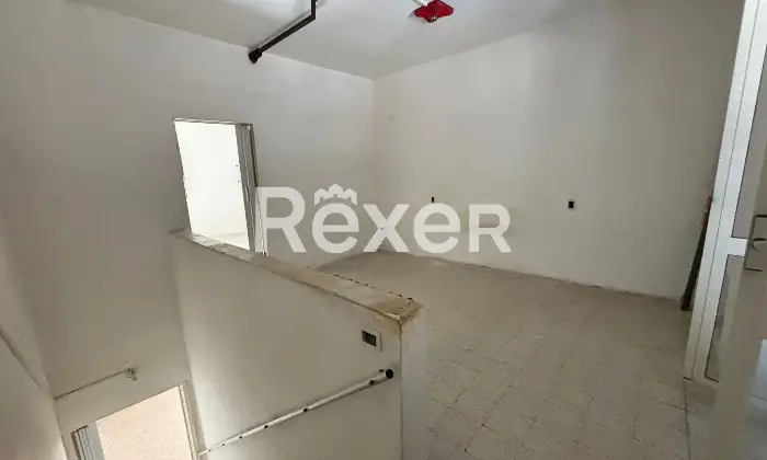 Rexer-Spoltore-Propriet-storica-sviluppata-su-tre-livelli-Altro