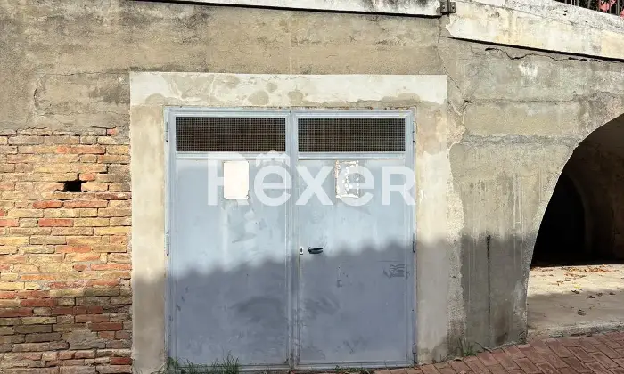 Rexer-Spoltore-Propriet-storica-sviluppata-su-tre-livelli-Altro