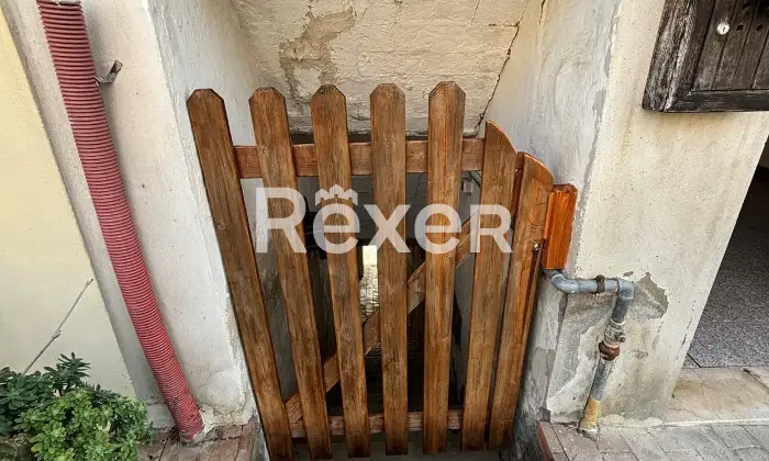 Rexer-Spoltore-Propriet-storica-sviluppata-su-tre-livelli-Altro