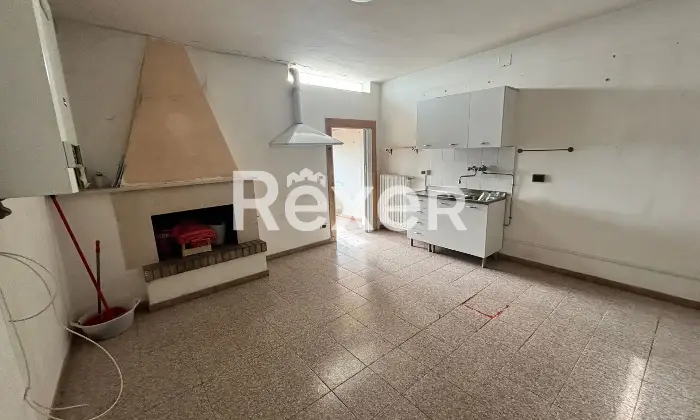 Rexer-Spoltore-Propriet-storica-sviluppata-su-tre-livelli-Altro