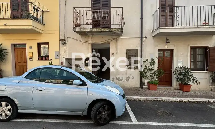 Rexer-Spoltore-Propriet-storica-sviluppata-su-tre-livelli-Altro