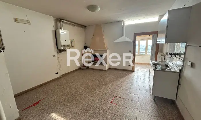 Rexer-Spoltore-Propriet-storica-sviluppata-su-tre-livelli-Altro