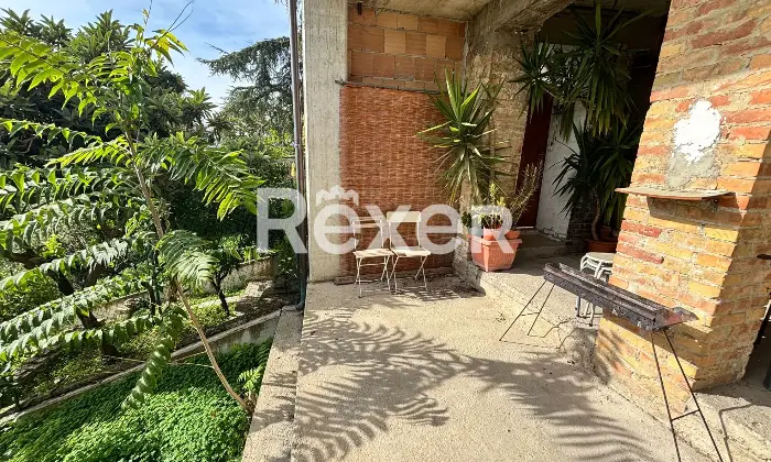 Rexer-Spoltore-Propriet-storica-sviluppata-su-tre-livelli-Altro