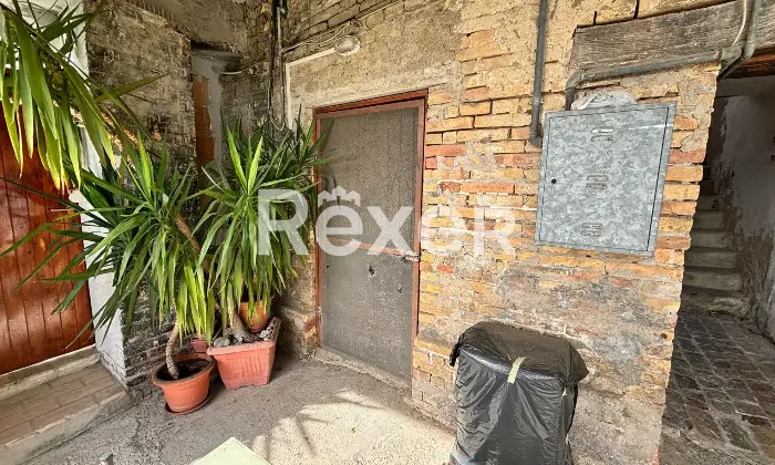 Rexer-Spoltore-Propriet-storica-sviluppata-su-tre-livelli-Altro