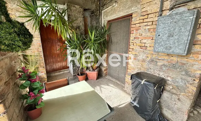 Rexer-Spoltore-Propriet-storica-sviluppata-su-tre-livelli-Altro