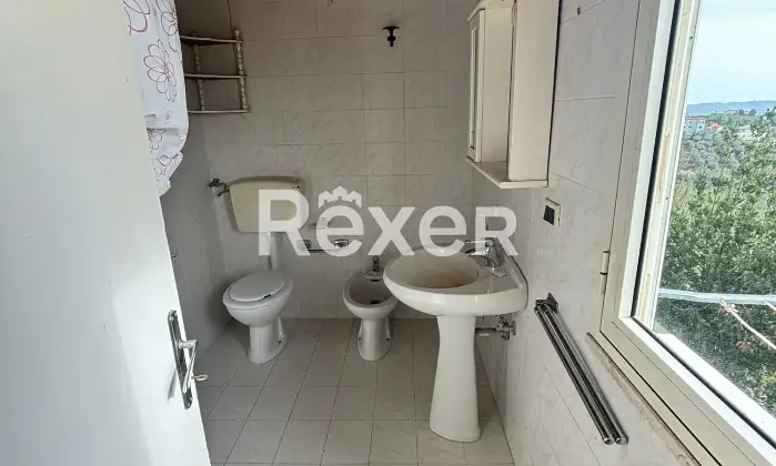 Rexer-Spoltore-Propriet-storica-sviluppata-su-tre-livelli-Altro